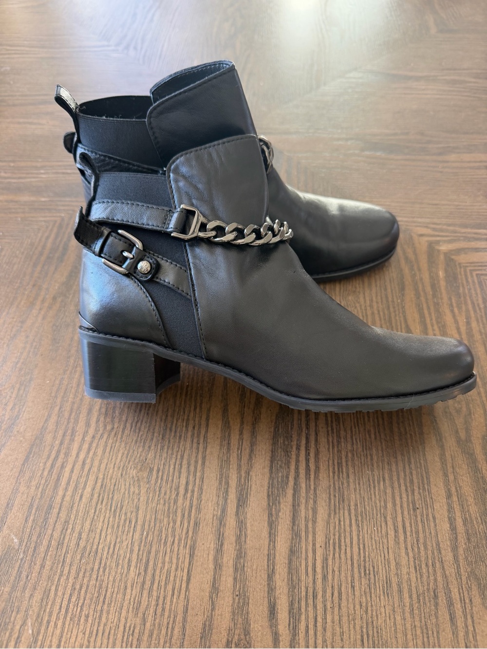 Stuart Weitzman Onthestreet Black Leather Chain Ankle Boots - Like New!